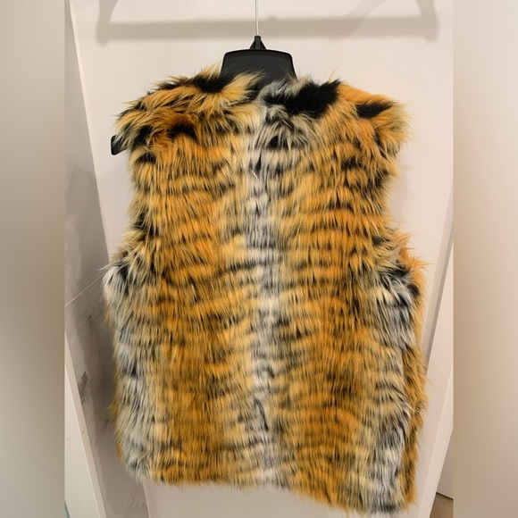 🔥Stunning New Michael Kors Faux Fur Animal Print Tiger Vest Size XS 🔥 - Picture 8 of 8